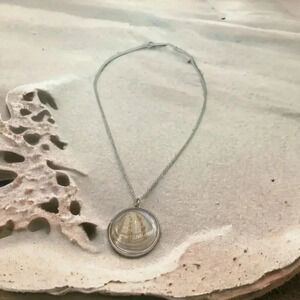 Seashells by the Seashore Cockle Shell Resin Statement Necklace Silver Chain 22"